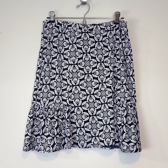 WHITE HOUSE BLACK MARKET Black White Floral Pull-on Elastic Waist Flounce Skirt - Picture 1 of 7